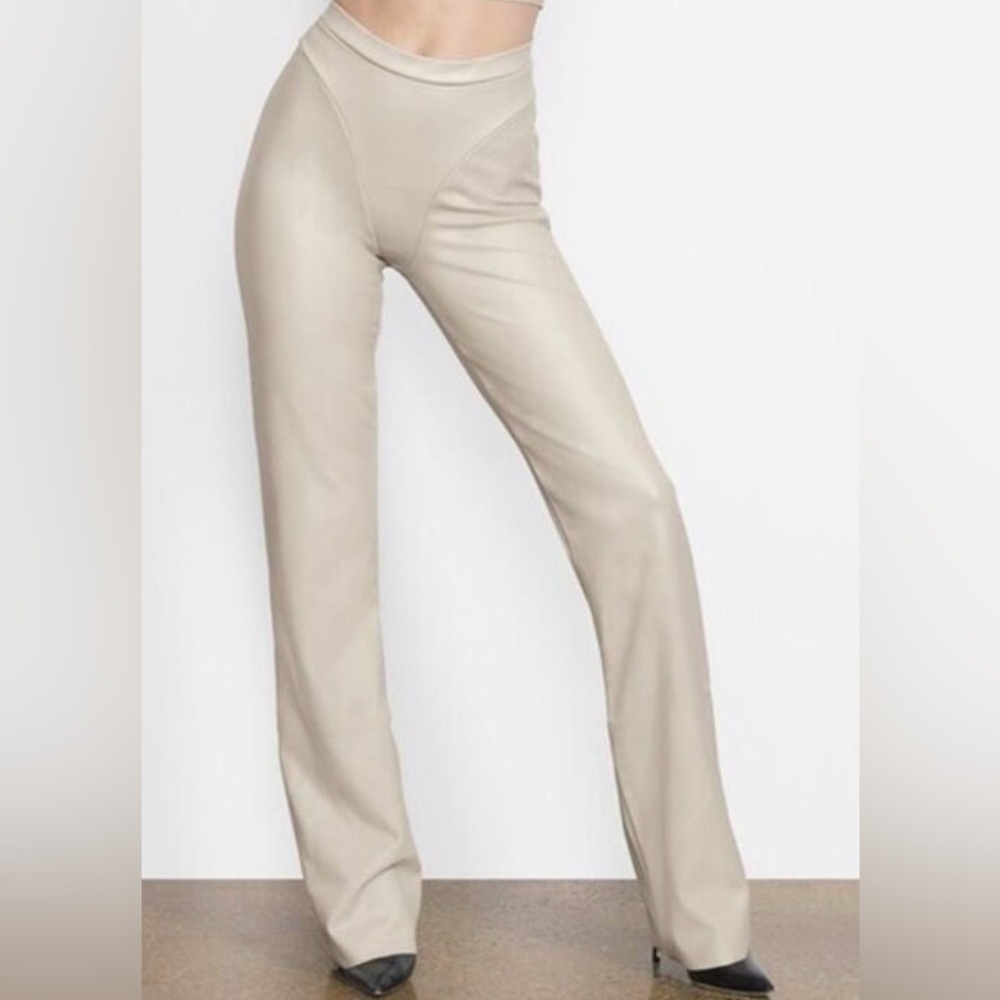 SKIMS NEW Women Medium Faux Leather Wide Leg Pants MSRP $98 Shell Color NWOT